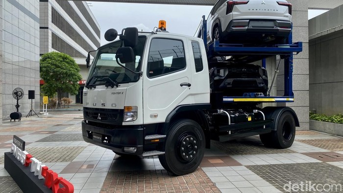 Pasar Turun, Fuso Lihat Prospek Cerah Tractor Head 4x2 di Indonesia