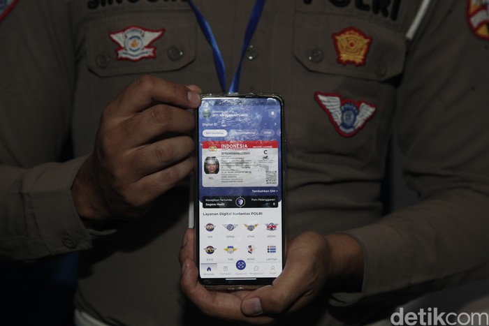 Ada SIM Digital, Tak Perlu Panik saat Lupa Bawa SIM Fisik