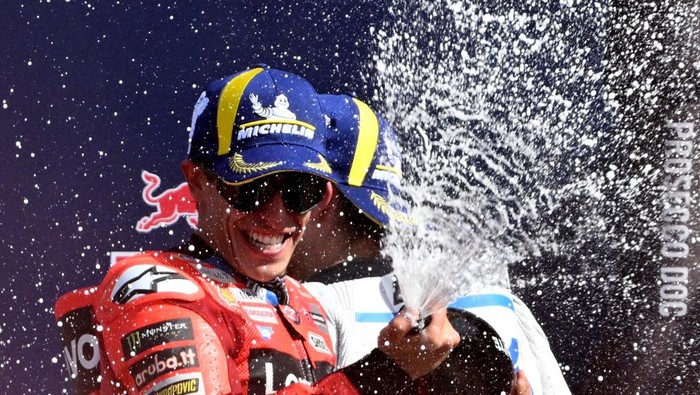 Marquez, Valentino Rossi, Marquez Bisa Samai Gelar Juara Dunia Valentino Rossi Besok, Ini Syaratnya