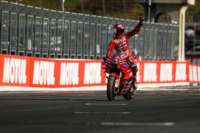 Motor Bagnaia Sempat Berasap, Ada Masalah Apa?