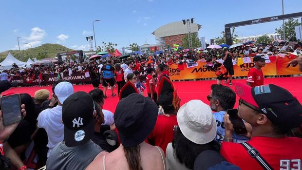 Panas-panasan, Pebalap MotoGP Sapa Penggemar MotoGP Mandalika 2025