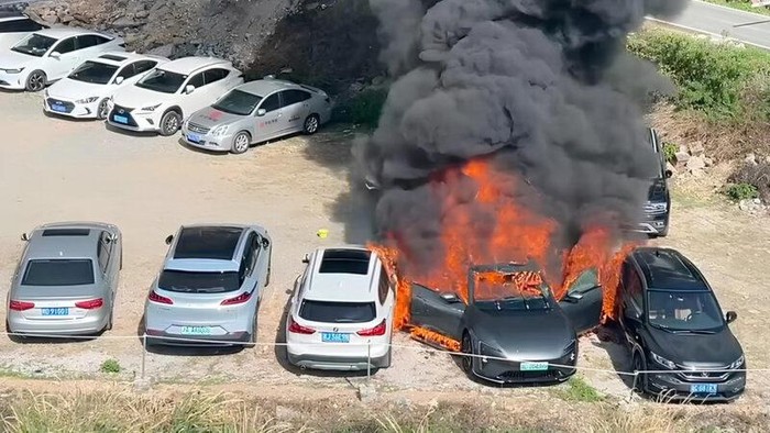 Waduh! Mobil Listrik Ini Terbakar Padahal Baru 1,5 Bulan-Jarak Tempuh 1.066 Km