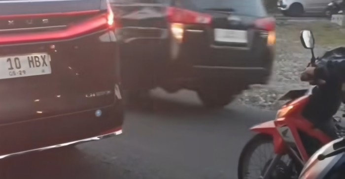 Viral Lexusnya Disalip Rombongan Patwal, Sultan HB X Jarang Dikawal