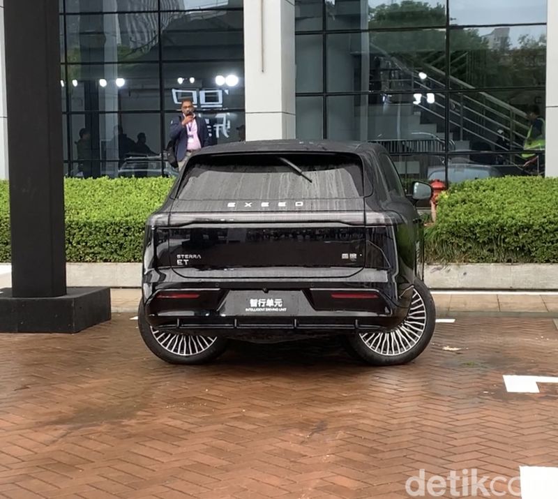Parkir Nggak Ribet, Mobil Ini Bisa Jalan Miring Tanpa Bikin Ban Cepat Aus