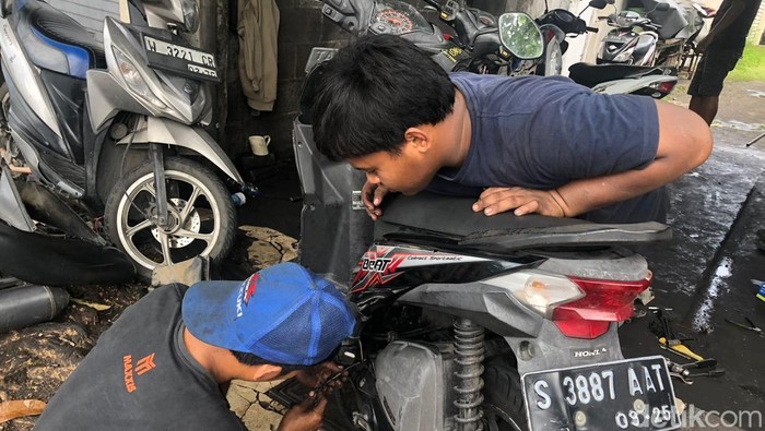 Puluhan Motor Brebet Habis Isi Pertalite, Bahlil Bilang Begini