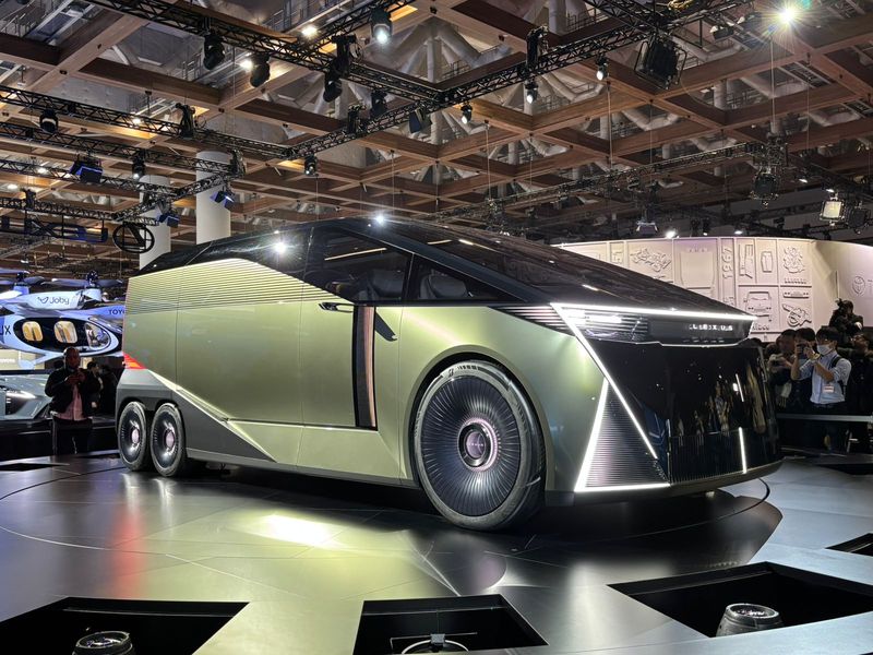 Lexus, Kata Lexus soal Perkembangan Mobil Listrik