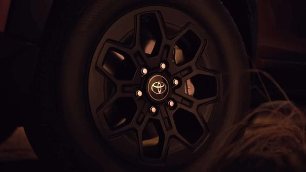 Ini Dia Teaser Toyota Hilux Terbaru, Meluncur 10 November