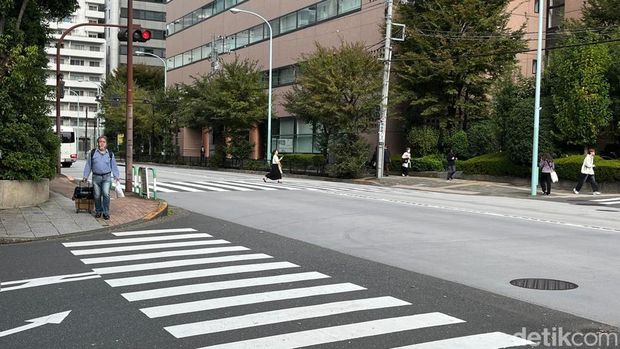 Belajar Tertib dari Penyeberang Jalan di Jepang