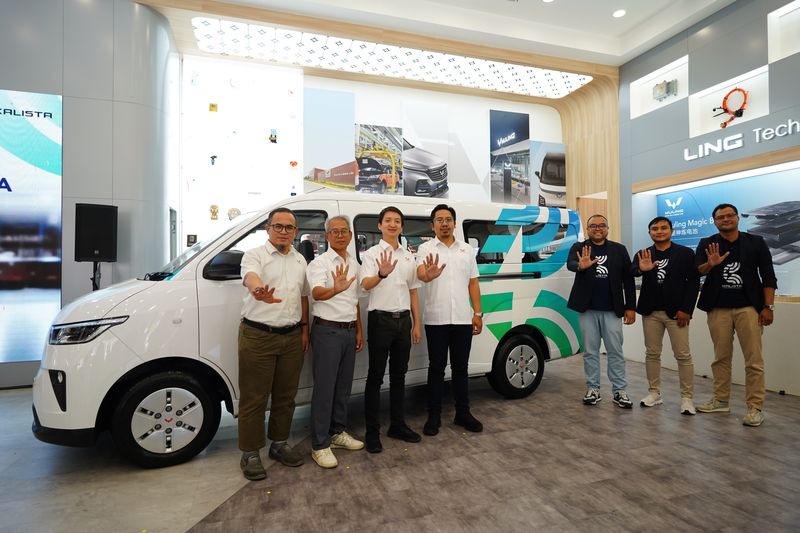 Wuling, Wuling Uji Coba Jalan Mitra EV Bareng Transjakarta