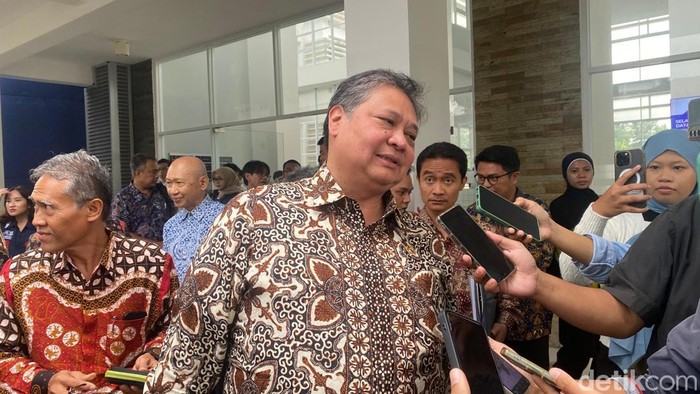 Airlangga Sebut Beberapa Merek Mau Bantu Indonesia Bikin Mobnas