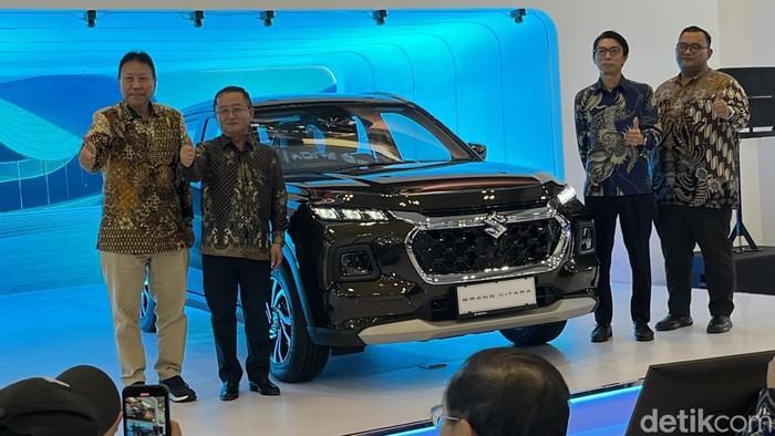 Suzuki , Suzuki Vitara, Suzuki Grand Vitara, Suzuki Grand Vitara Terbaru Meluncur di GJAW 2025, Harga Rp 416 Juta