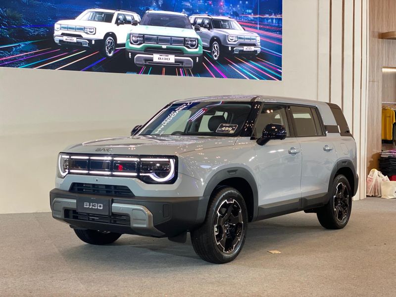 BAIC, 100 Unit BAIC BJ30 Hybrid Diserahkan ke Konsumen Indonesia