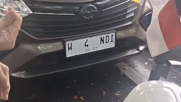 Viral Mobil LCGC Pakai Nopol Nyeleneh: Depan W4NDI, Belakang T1ARA