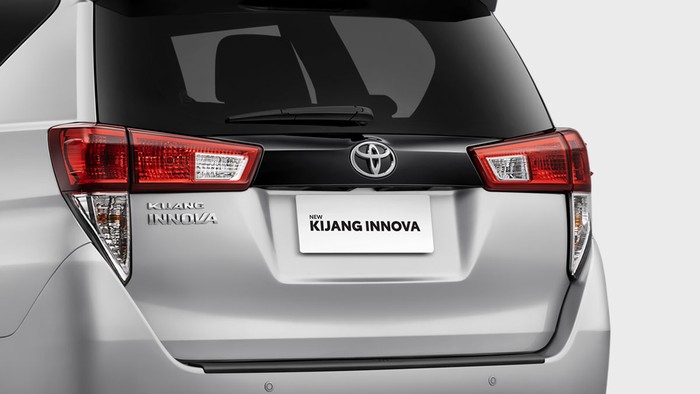 Beda Pajak Kijang Innova Reborn Diesel Manual dan Matic Tahun 2026