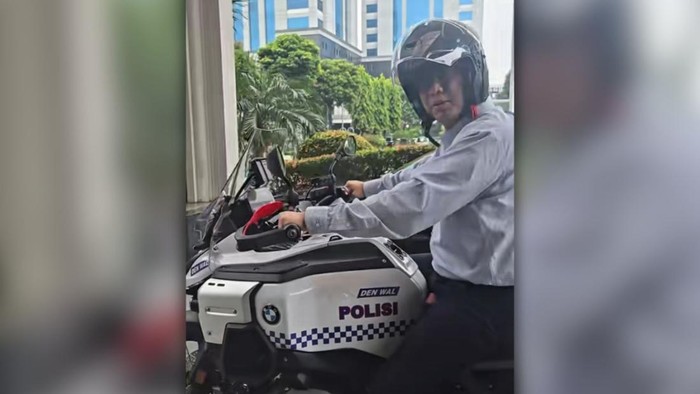 Menkeu Purbaya Jajal Moge Patwal: Berat, Enakan Naik Motor Bebek