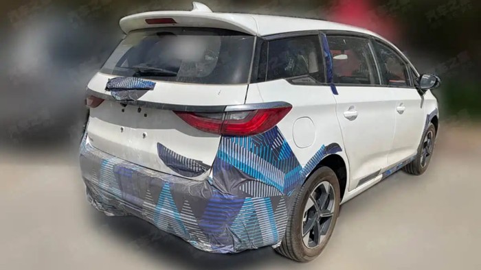 BYD, BYD M6 Mau Ada Versi Barunya, Jadi Mobil Hybrid?
