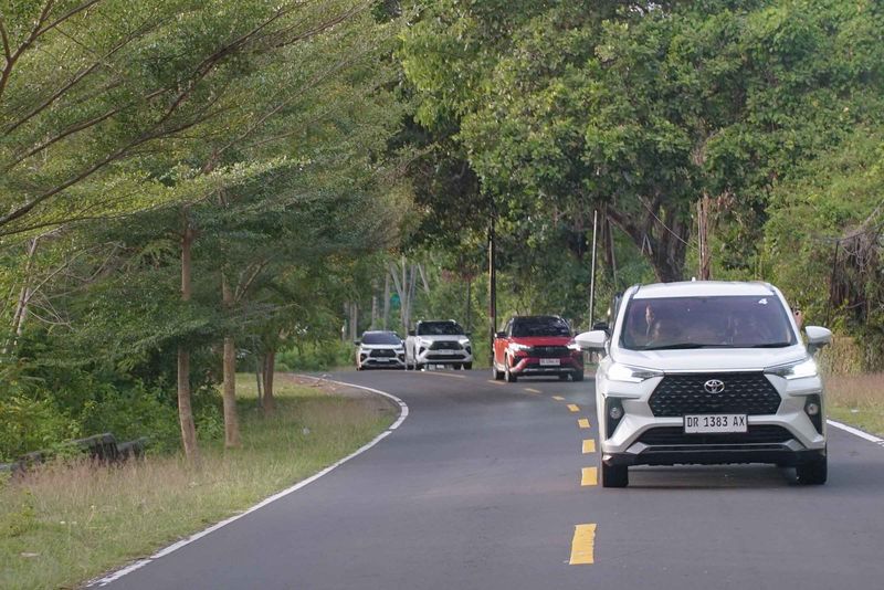 Paket Komplet Toyota: Yang Irit Banyak, yang Kencang Ada