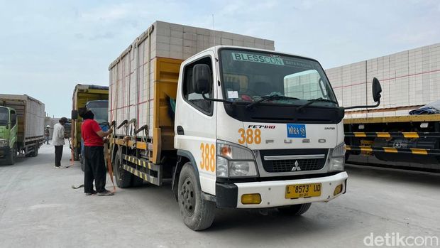 Pabrik Bata Ringan Terbesar di Indonesia Pakai 180 Truk Fuso untuk Logistik