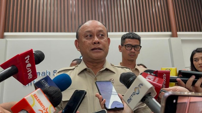 Intip Garasi Kepala BGN Dadan Hindayana