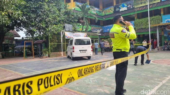 Sopir Mobil MBG Nyelonong Tabrak Siswa SD: Niat Ngerem, Malah Injak Pedal Gas
