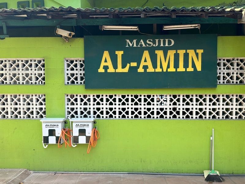 MAKA Motors Perbanyak Jaringan Fast Charging Ada di Masjid Hingga Warteg!