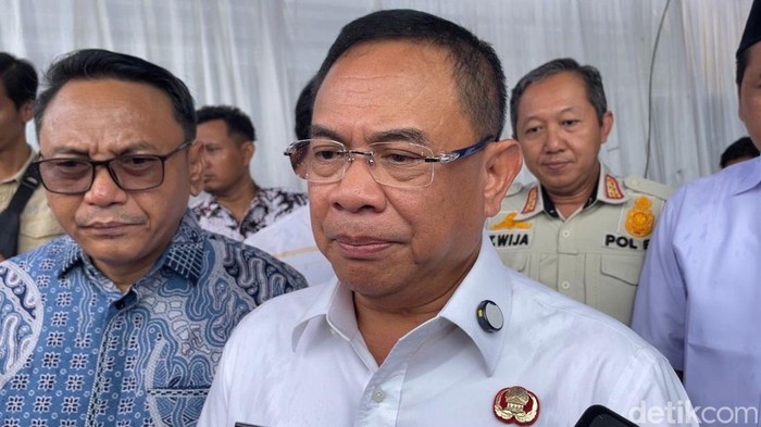Intip Garasi Bupati Pati Sudewo yang Kena OTT KPK