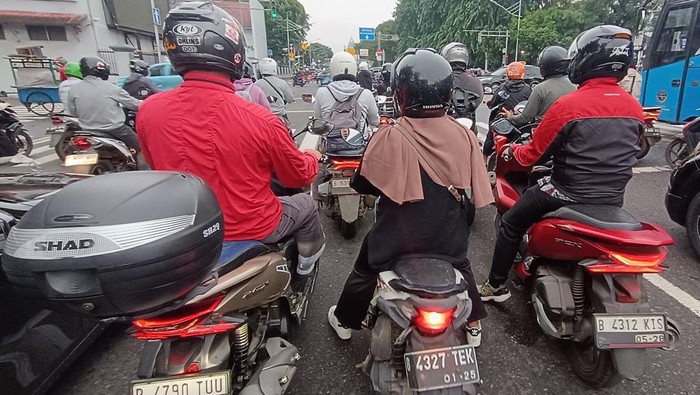 Banyak yang Belum Paham, Ini 3 Etika Mengerem Motor di Jalan Raya