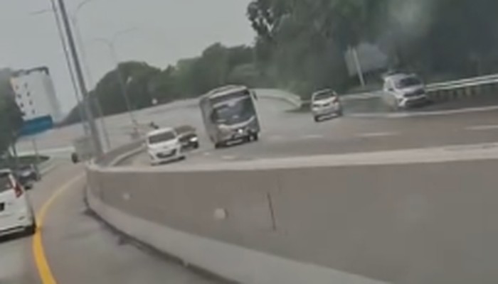 Viral Avanza Lawan Arah di Tol: Berhenti Sebelum Bayar Tol Lalu Putar Balik