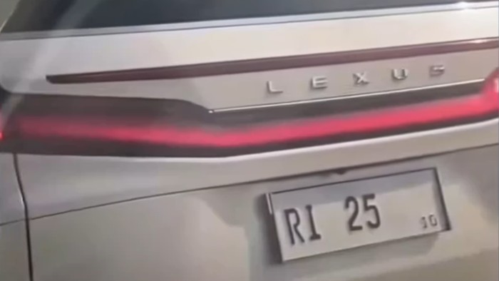 Lexus, Viral Lexus Berpelat RI 25 Potong Antrean di Gerbang Tol