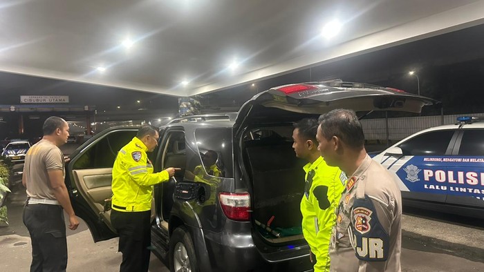 Modus Sopir Fortuner Penimbun Solar Subsidi: Pakai 25 Barcode, Bagasi Dimodifikasi