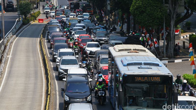 Berapa Lama Waktu Ideal Melihat Kaca Spion?