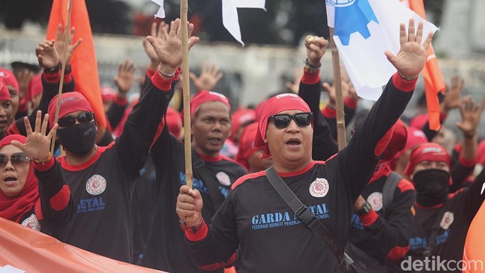 Awas Macet! Ribuan Buruh Demo di Lokasi Ini