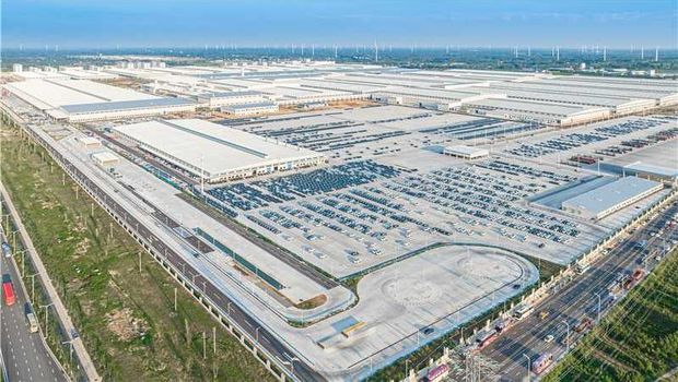 Mengintip Dapur Produksi BYD di China, Hampir Semuanya Dikerjain Robot