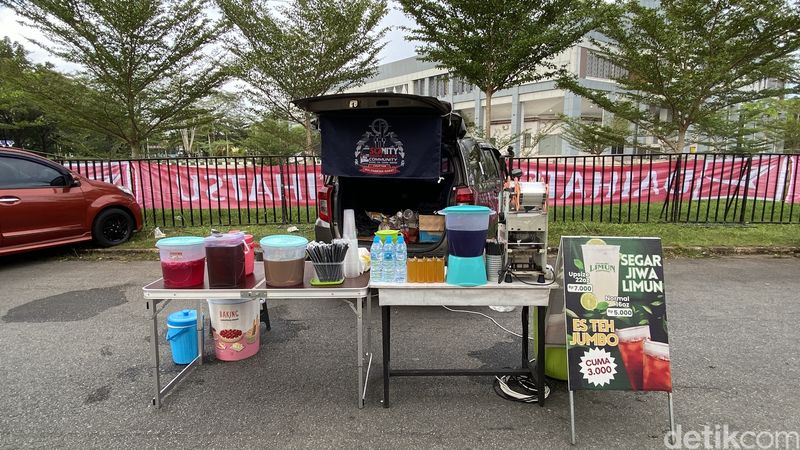 Bazaar Bagasi di Daihatsu Kumpul Sahabat Pontianak, Jualan dari Pintu Belakang Mobil