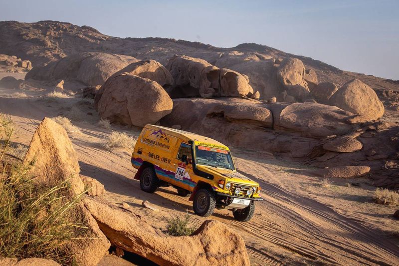 Dua Pebalap Indonesia Cetak Sejarah di Balapan Ekstrem Reli Dakar