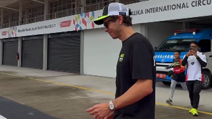 Valentino Rossi, Valentino Rossi Geber Mobil Ini di Sirkuit Mandalika