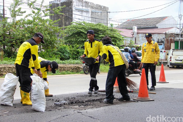 Kenapa Musim Hujan Banyak Jalan Rusak-Berlubang?