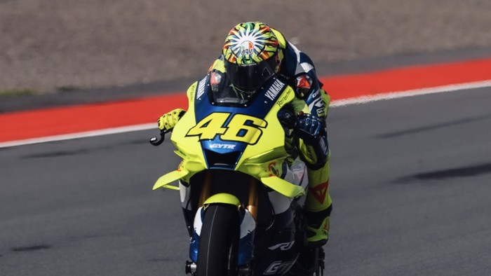 Perdana! Rossi Geber Motor di Sirkuit Mandalika