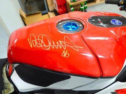 Ada Yamaha R1 Merah Samping Motor Rossi di Sirkuit Mandalika, Punya Siapa?
