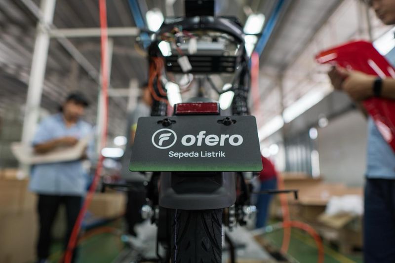 Strategi Merek China Bersaing di Pasar Motor Listrik Indonesia