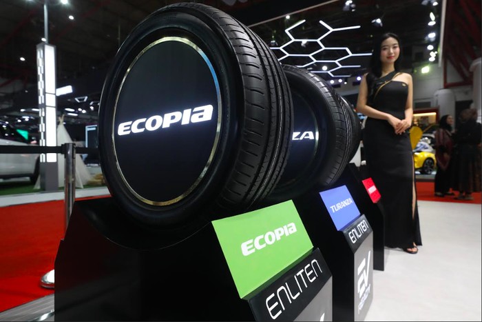 Kenapa Ban Selalu Berwarna Hitam? Ternyata Ini Rahasianya