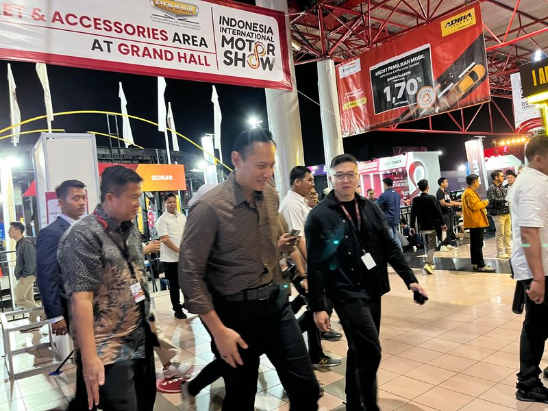 Suzuki , AHY Lihat Suzuki Carry: Cocok buat Angkut MBG Ya?