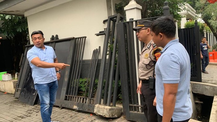 Pelajaran dari Pemobil Hyundai Santa Fe yang Tabrak Pagar Rumah Jusuf Kalla