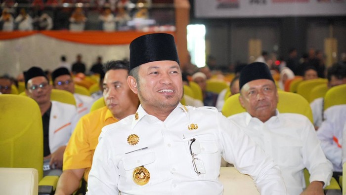 Gubernur Kaltim Kembalikan Mobil Dinas Rp 8,5 Miliar