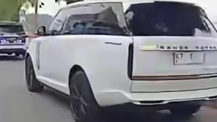 Pelajaran dari Mobil Dinas Gubernur Kaltim Rp 8,5 M