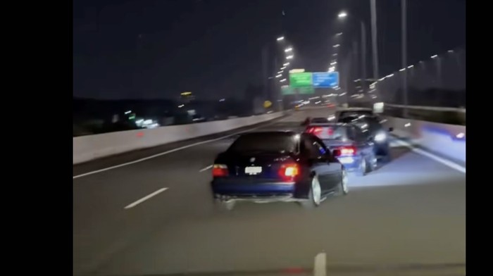 Viral Konvoi Mobil Atraksi Zig-zag di Tol Becakayu, Kini Dicari Polisi