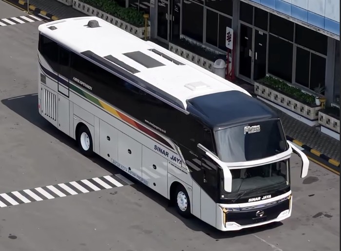Bus Sinar Jaya Paling Kalcer Meluncur dari Garasi New Armada