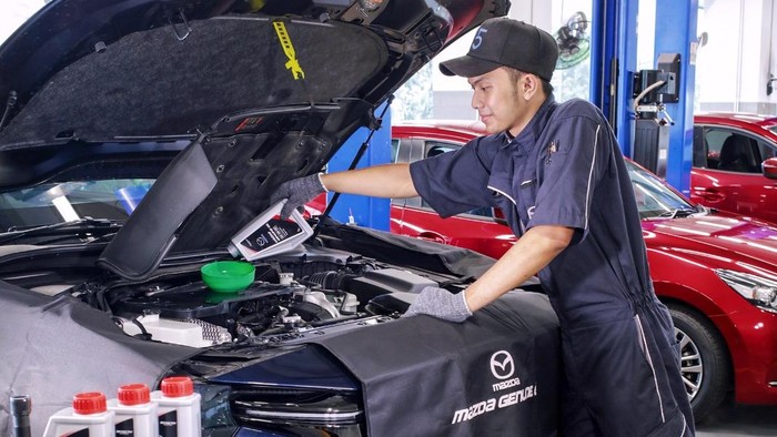 Mazda, Pemilik Mazda Merapat! Mudik Tahun Ini, Bengkel Resmi Mazda Bagikan Oli Gratis