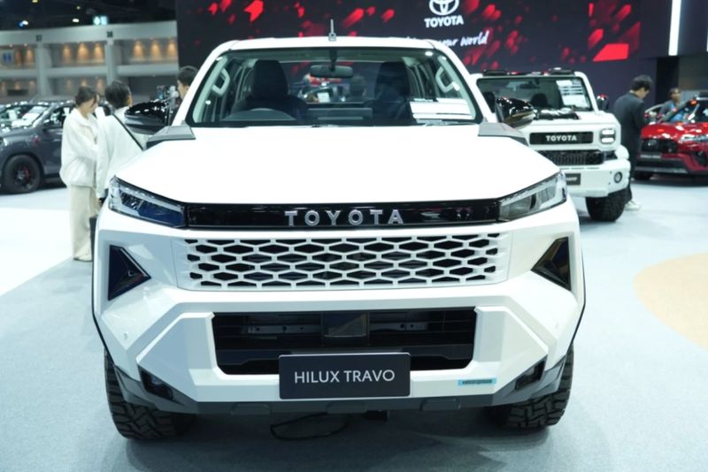 Toyota Luncurkan Hilux Terbaru, Ada Versi Listriknya!