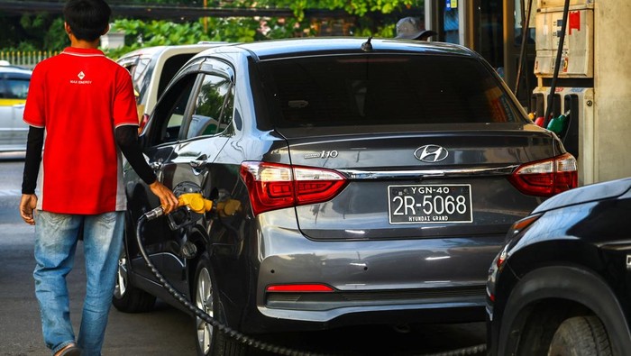 Krisis BBM, Myanmar Batasi Isi Bensin Mobil Pakai Sistem Ganjil Genap